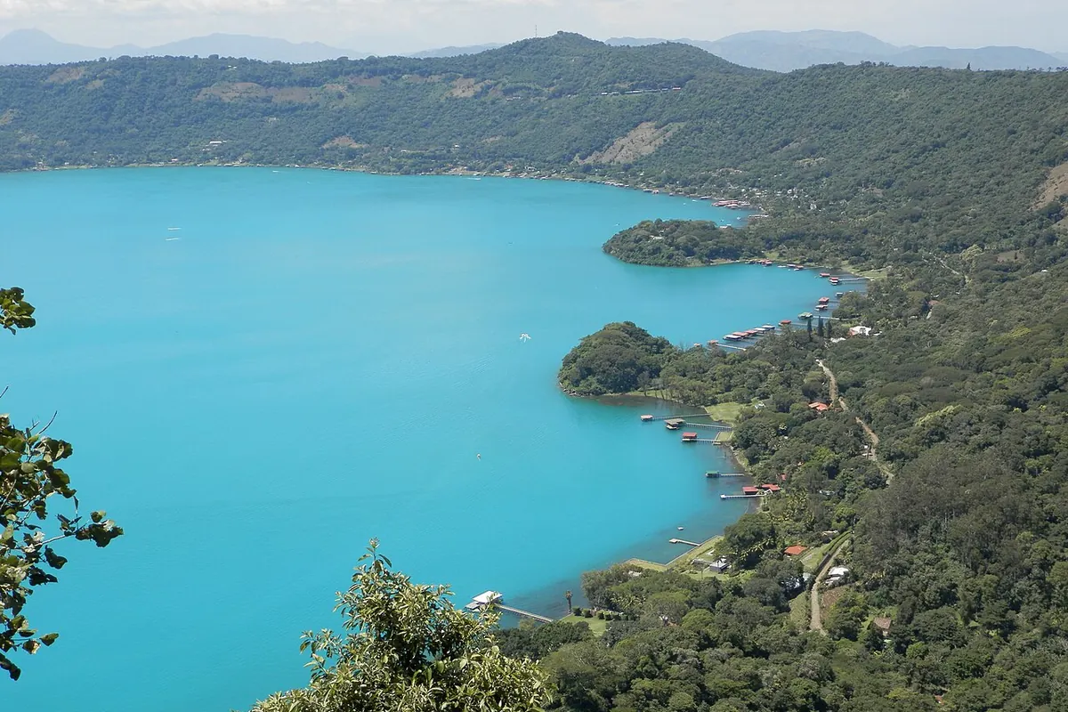 Paisaje del Lago de Coatepeque