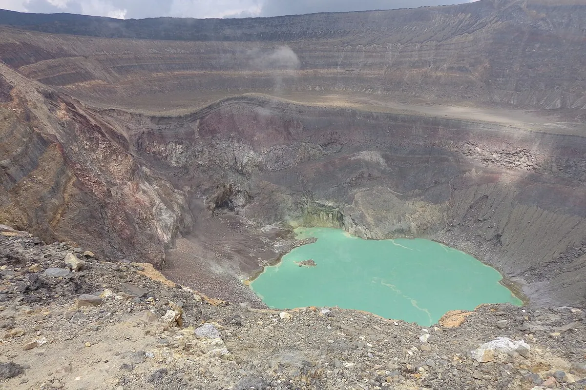 Volcán de Santa Ana: la caminata que cambia la escala del viaje